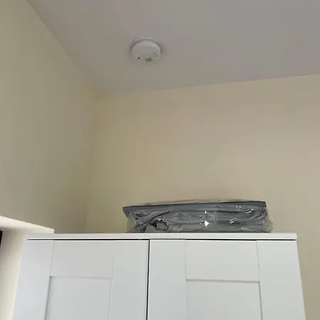 Apartment Yard With Private Entrance *