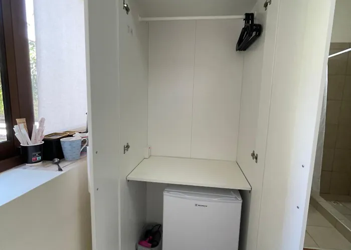 Yard With Private Entrance アパート ラルナカ