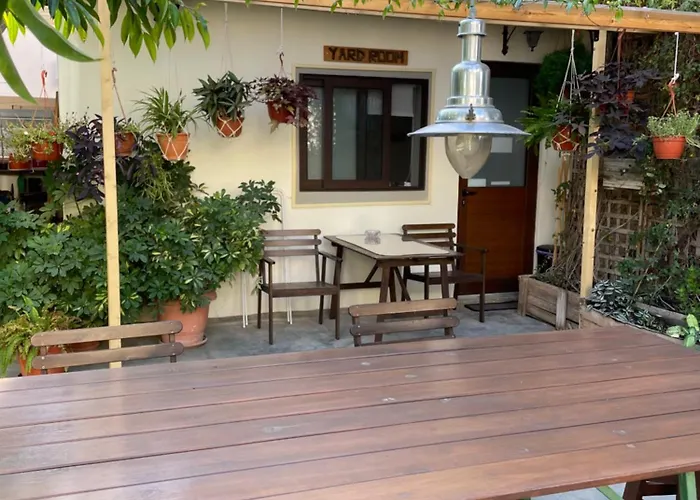 アパート Yard With Private Entrance